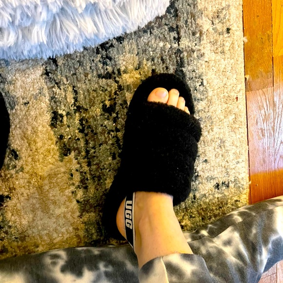 UGG black Shearling Sandals - Picture 4 of 5